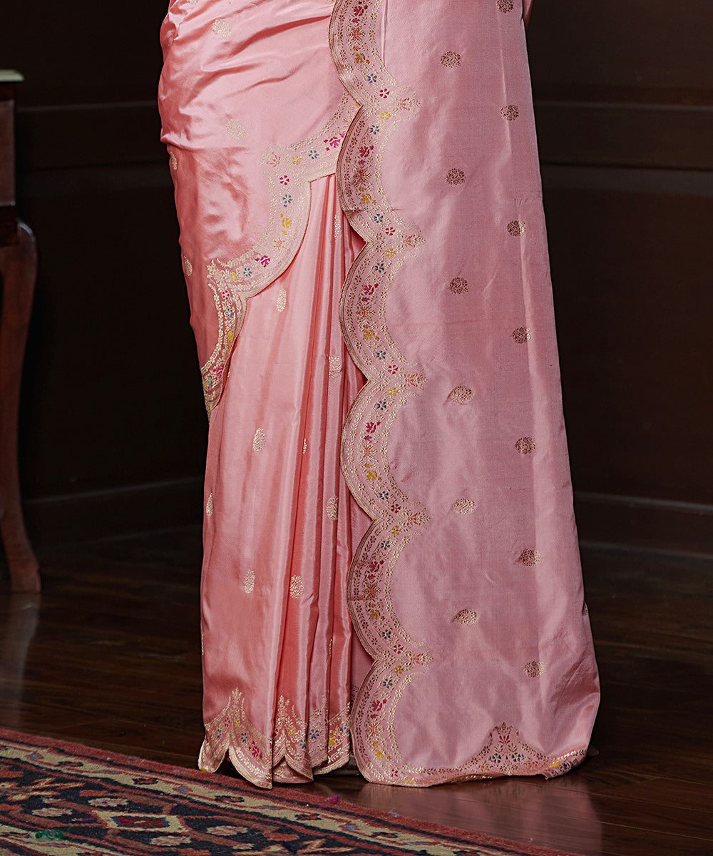 Peach_Handloom_Pure_Katan_Silk_Banarasi_Saree_With_Scalloped_Meenakari_Border_And_Pink_Blouse_WeaverStory_04