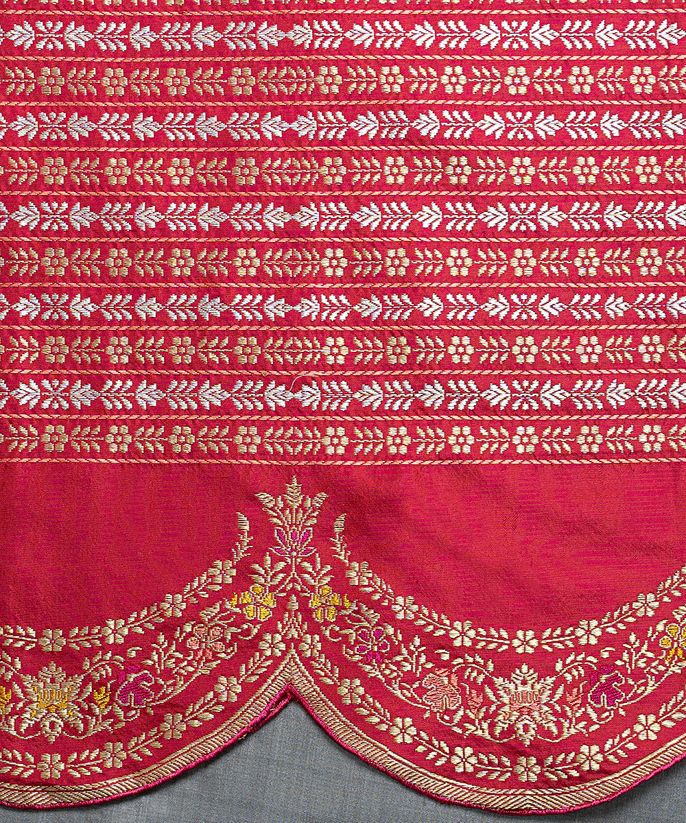 Peach_Handloom_Pure_Katan_Silk_Banarasi_Saree_With_Scalloped_Meenakari_Border_And_Pink_Blouse_WeaverStory_05