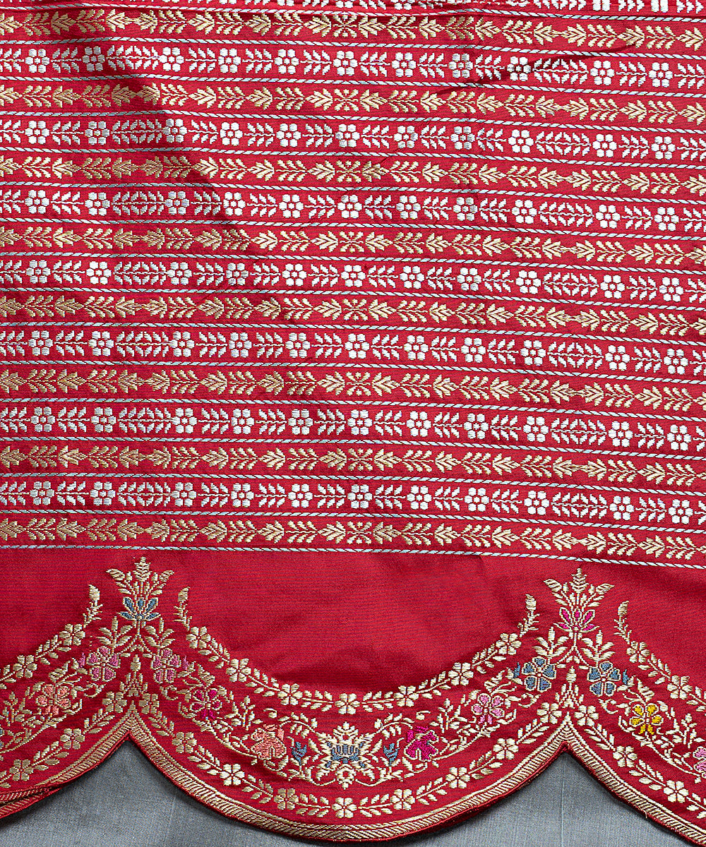 Handloom_Pale_Blue_Pure_Katan_Silk_Banarasi_Saree_With_Scalloped_Meenakari_Border_And_Pink_Blouse_WeaverStory_05