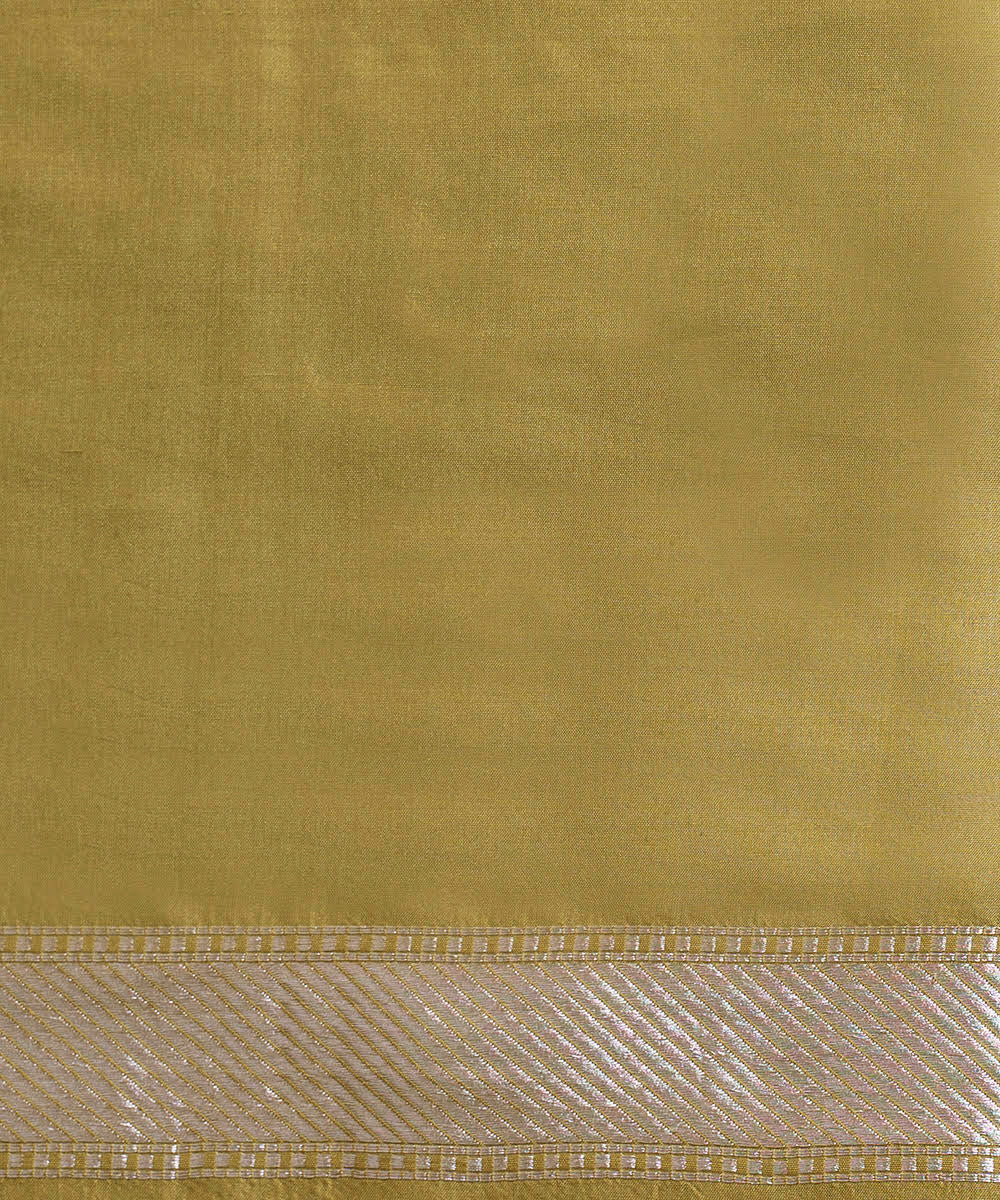 Handloom_Rose_Pink_Pure_Katan_Silk_Banarasi_Saree_With_Kadhwa_Booti_And_Aada_Border_WeaverStory_05