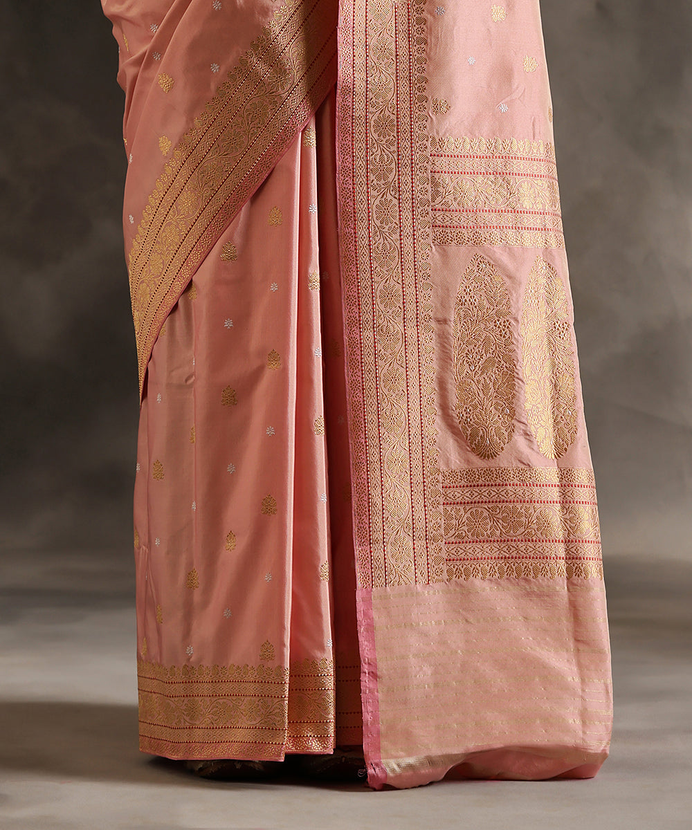 Handloom_Blush_Pink_Pure_Katan_Silk_Banarasi_Saree_With_Kadhwa_Booti_WeaverStory_04