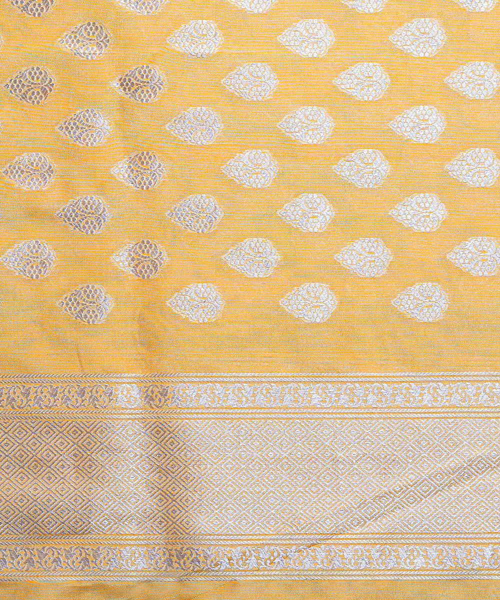 Handloom_Emerald_Green_Pure_Katan_Silk_Meenakari_Banarasi_Saree_With_Yellow_Blouse_WeaverStory_05