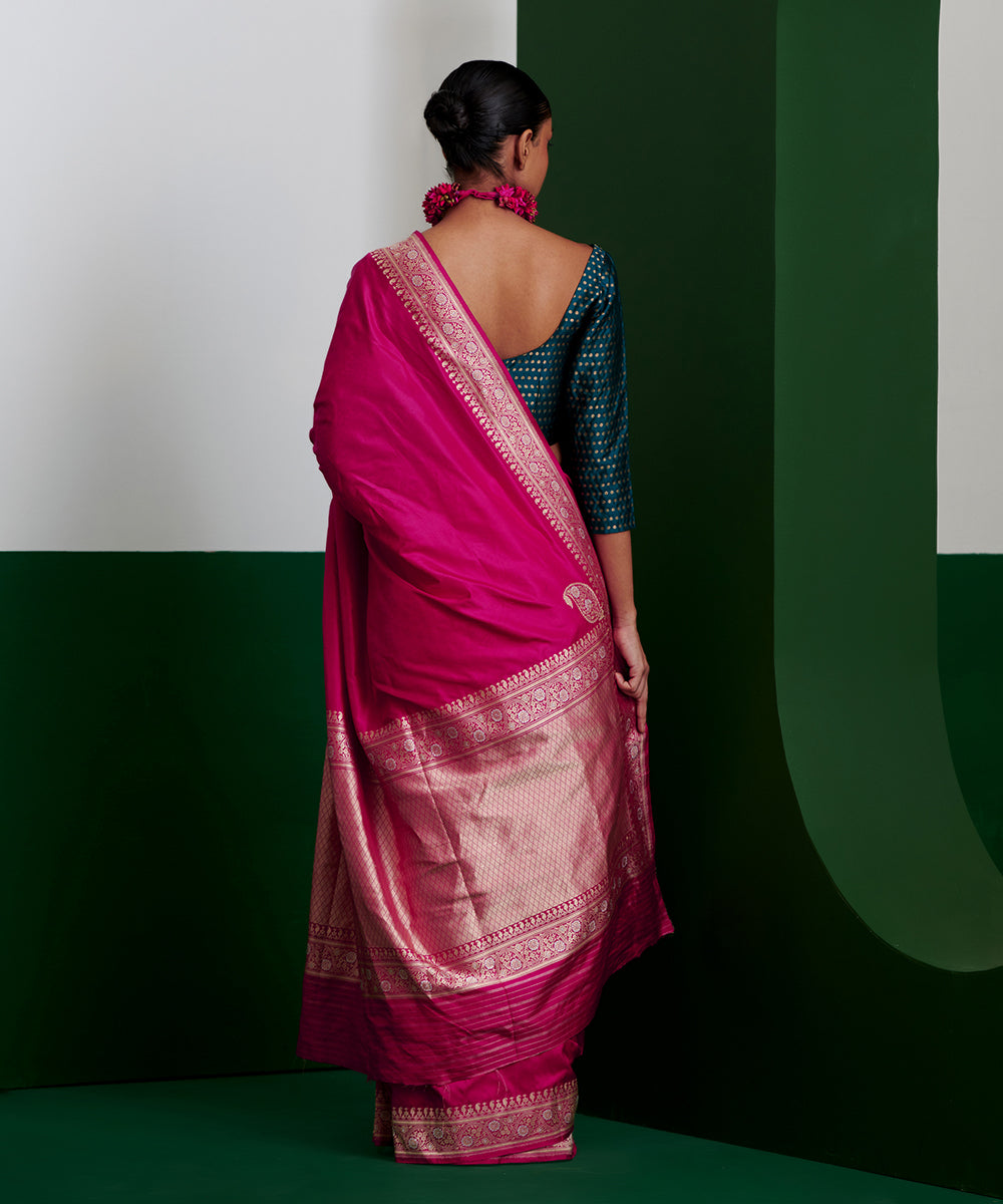Pink_Handloom_Pure_Katan_Silk_Plain_Banarasi_Saree_With_Konia_Pallu_WeaverStory_03