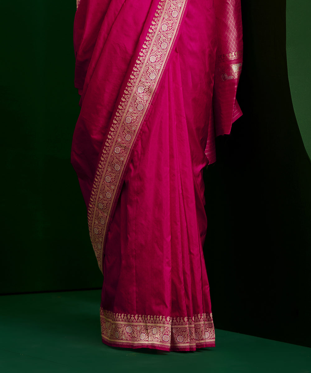 Pink_Handloom_Pure_Katan_Silk_Plain_Banarasi_Saree_With_Konia_Pallu_WeaverStory_04