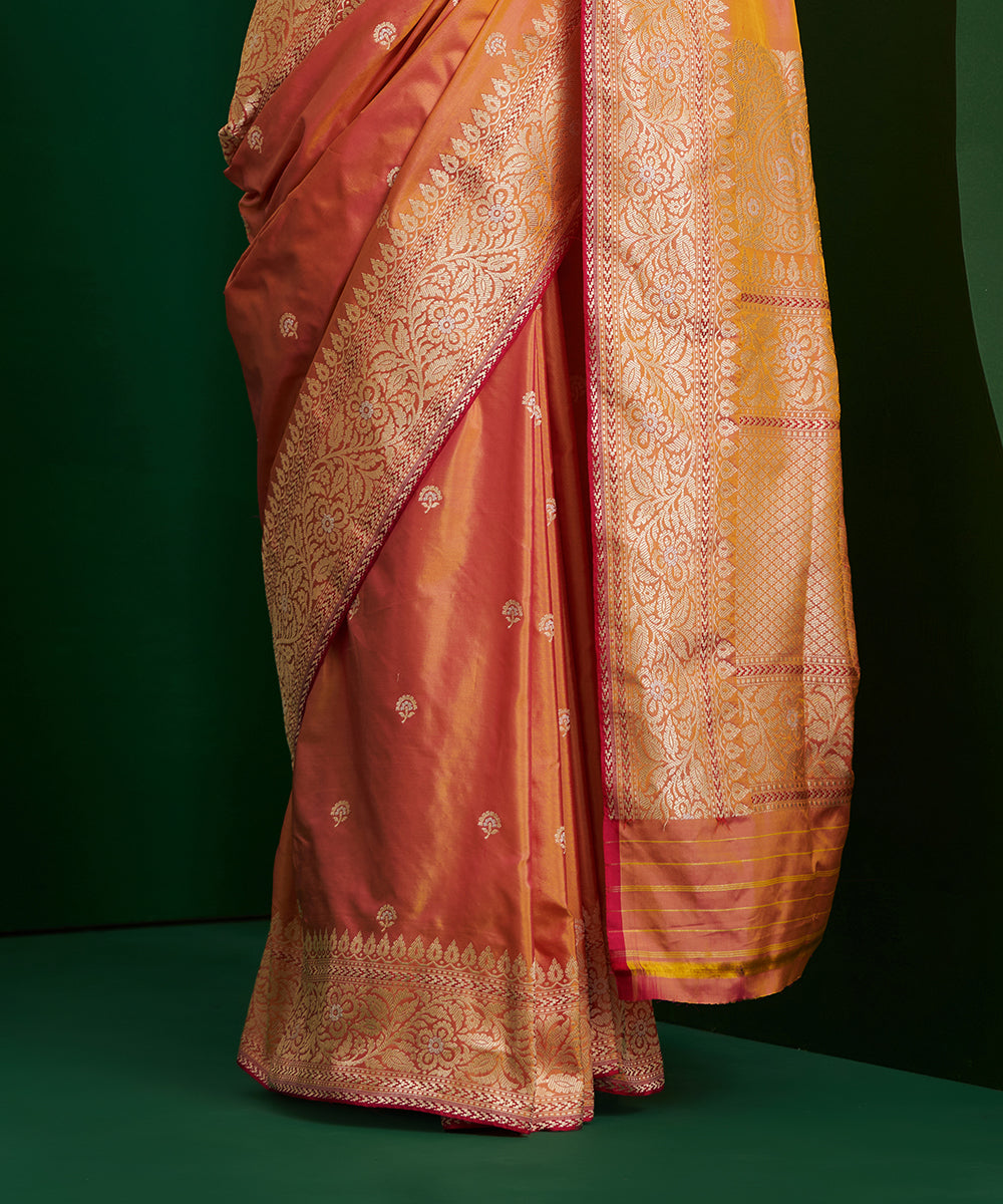 Handloom_Peach_And_Light_Pink_Dual_Tone_Pure_Katan_Silk_Banarasi_Saree_WeaverStory_04