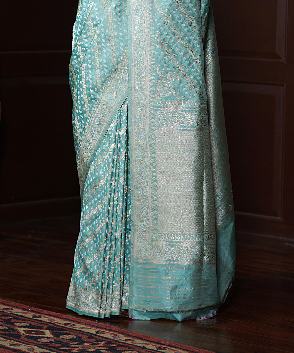 Powder_Blue_Handloom_Pure_Katan_Silk_Banarasi_Saree_With_Aada_Zari_Jaal_WeaverStory_04