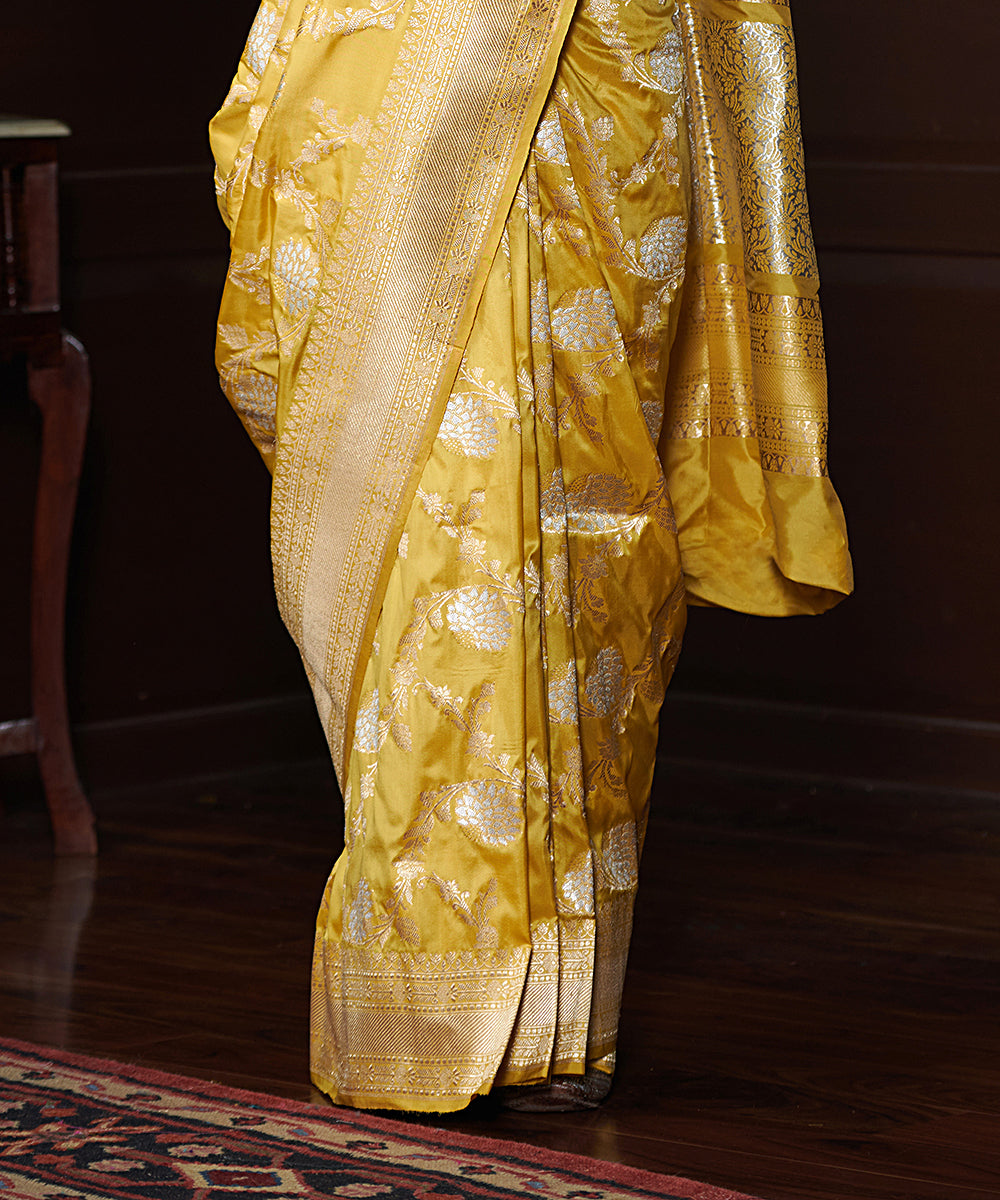 Handloom_Yellow_Pure_Katan_Silk_Banarasi_Saree_With_Sona_Rupa_Kadhwa_Jaal_WeaverStory_04