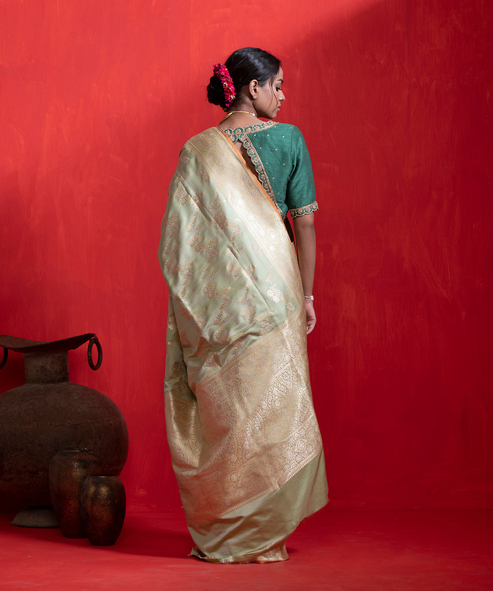 Pistachio_Green_Handloom_Ektara_Pure_Katan_Silk_Banarasi_Saree_With_Sona_Rupa_Kadhwa_Jaal_WeaverStory_03