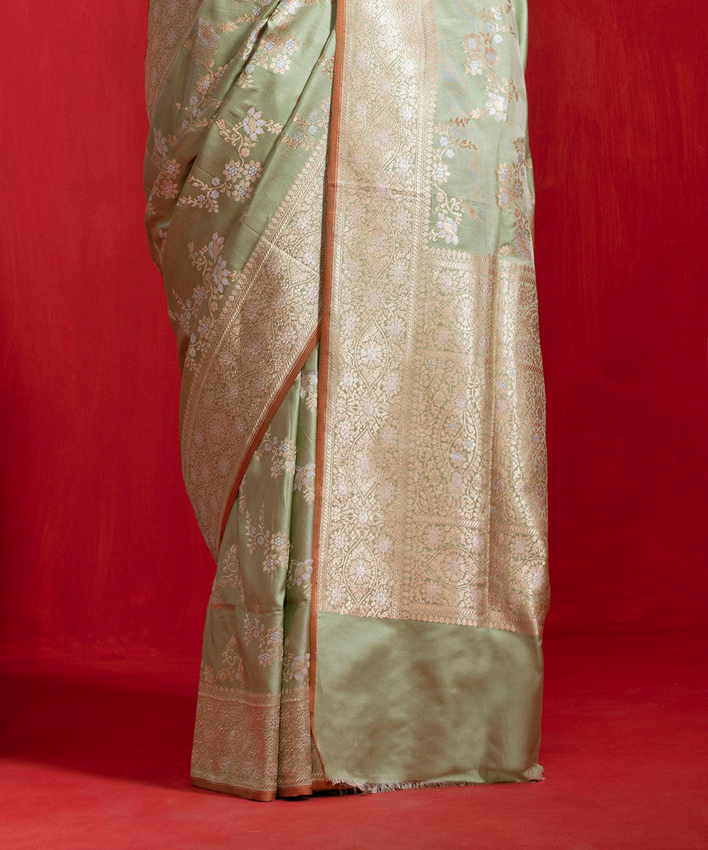Pistachio_Green_Handloom_Ektara_Pure_Katan_Silk_Banarasi_Saree_With_Sona_Rupa_Kadhwa_Jaal_WeaverStory_04
