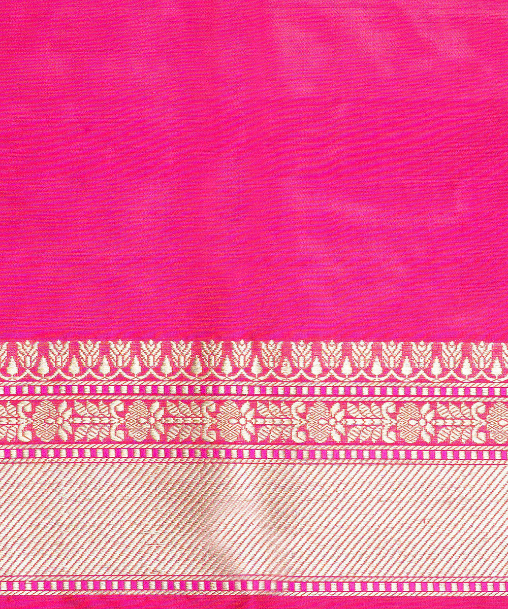 Handloom_Hot_Pink_And_Orange_Dual_Tone_Pure_Katan_Silk_Banarasi_Saree_With_Kadhwa_Jaal_WeaverStory_05