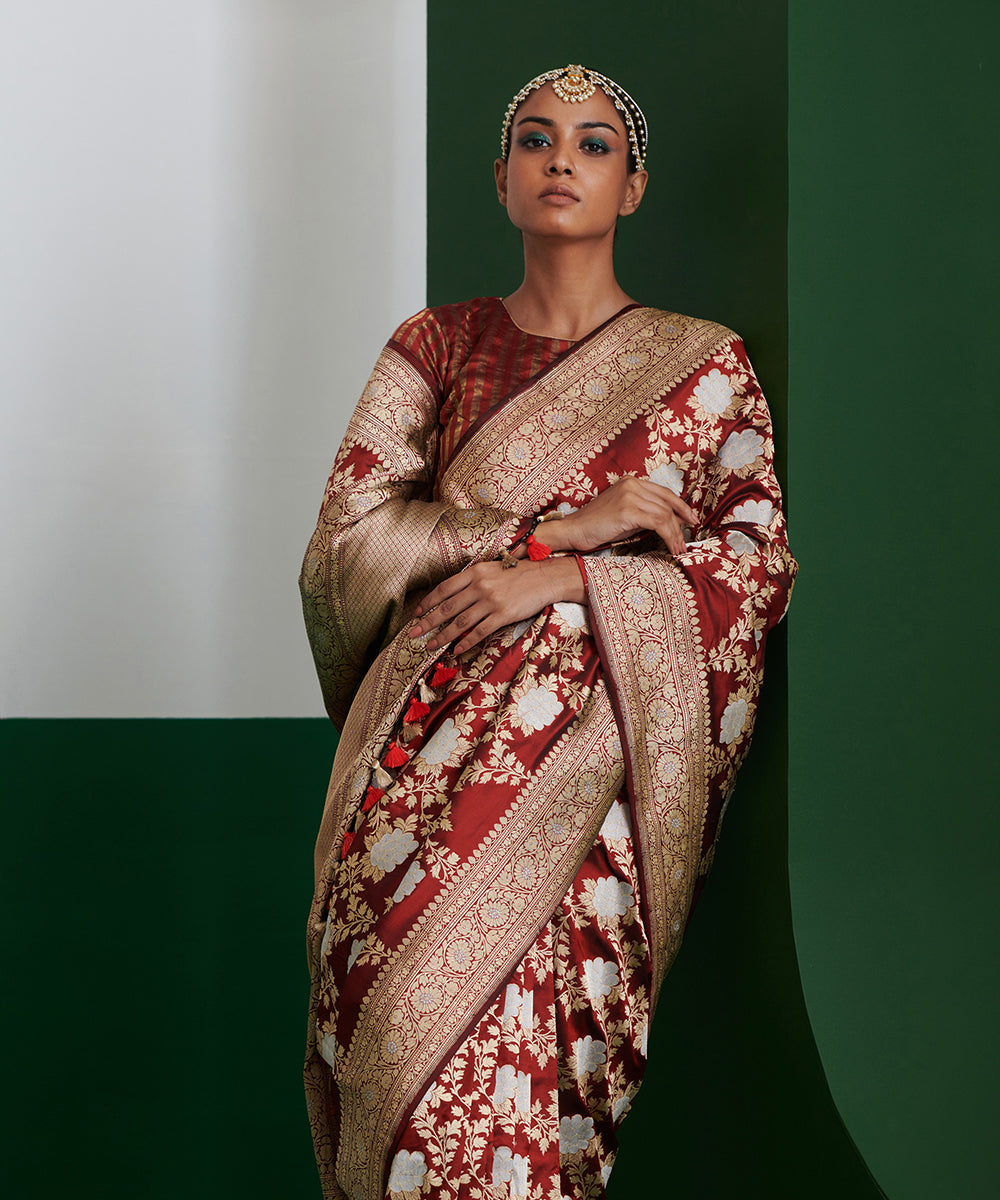 Handloom_Maroon_Pure_Katan_Silk_Banarasi_Saree_WIth_Ektara_Angoor_Jaal_WeaverStory_01