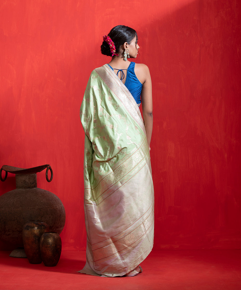 Handloom_Light_Green_Ektara_Pure_Katan_Silk_Banarasi_Jangla_Saree_With_Purple_Border_WeaverStory_03