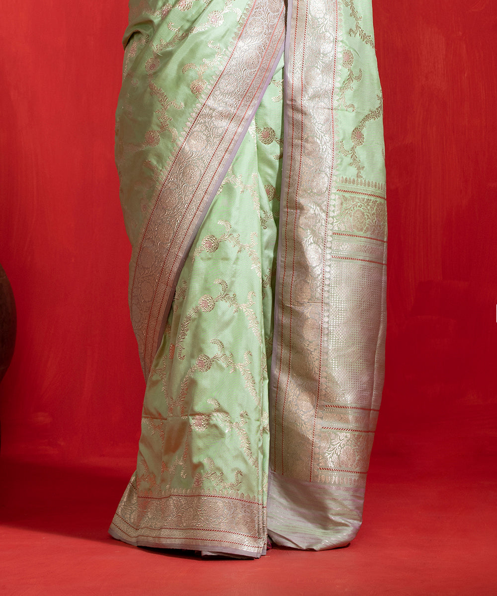 Handloom_Light_Green_Ektara_Pure_Katan_Silk_Banarasi_Jangla_Saree_With_Purple_Border_WeaverStory_04