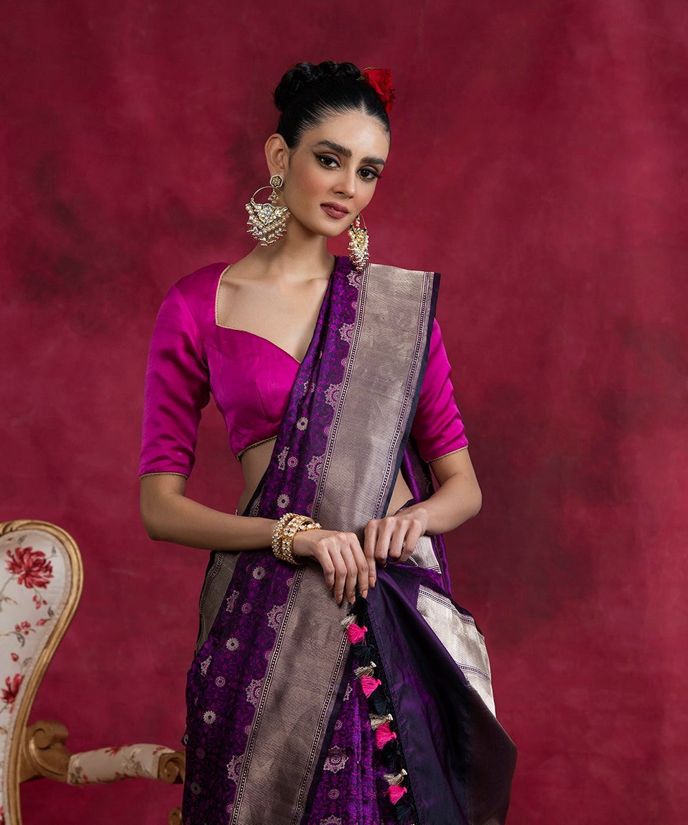 Purple_And_Pink_Handloom_Pure_Katan_Silk_Banarasi_Tanchoi_Saree_With_Zari_Booti_WeaverStory_01