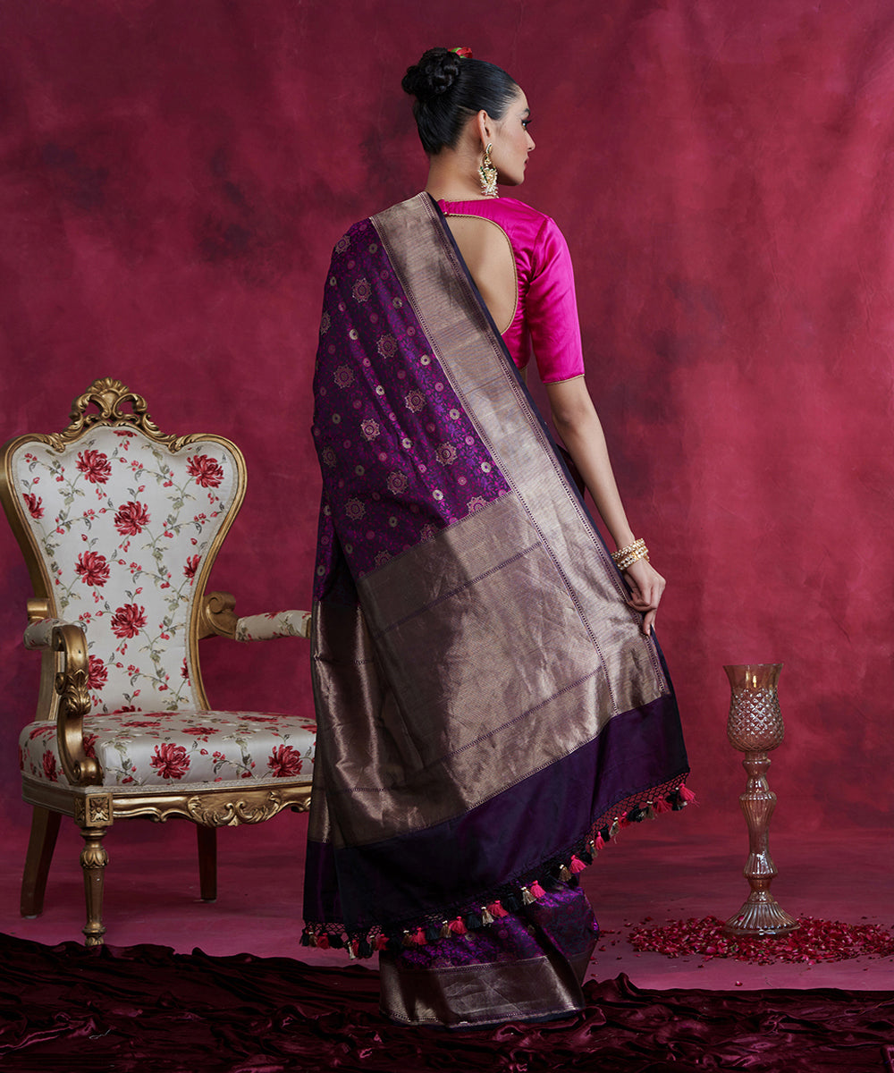 Purple_And_Pink_Handloom_Pure_Katan_Silk_Banarasi_Tanchoi_Saree_With_Zari_Booti_WeaverStory_03