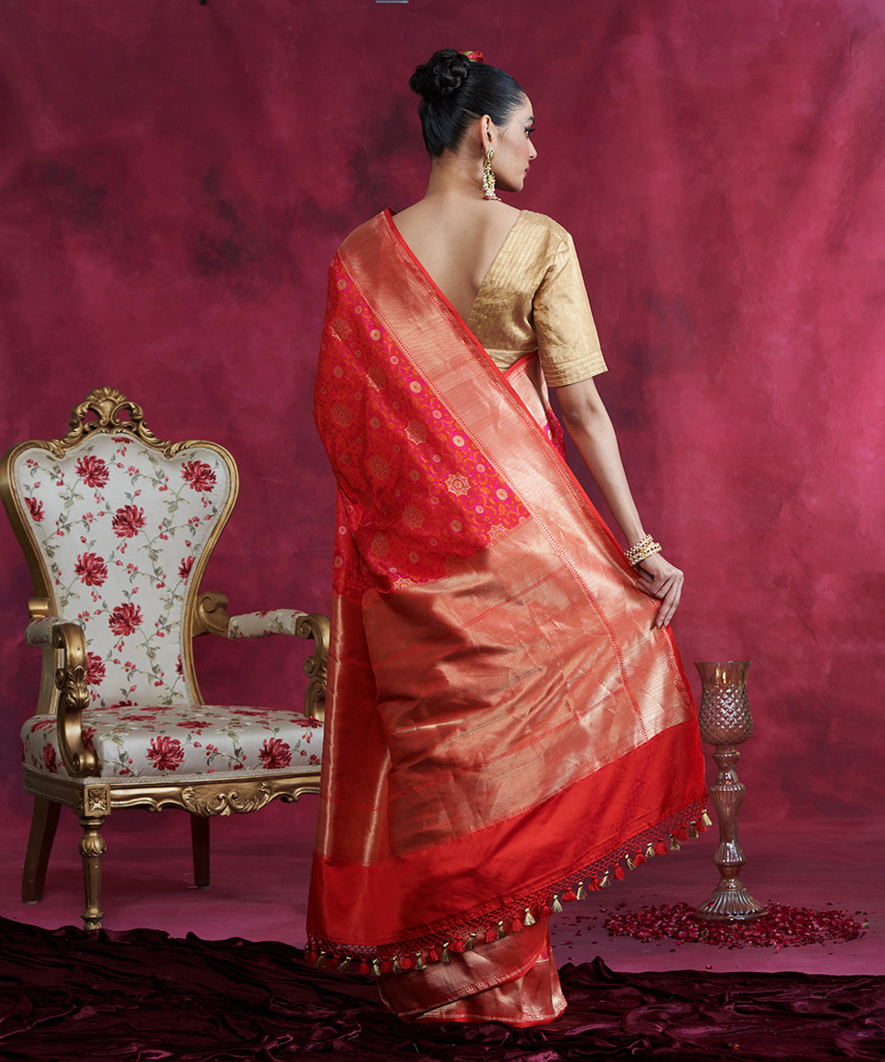 Handloom_Red_And_Pink_Pure_Katan_Silk_Banarasi_Tanchoi_Saree_With_Zari_Booti_WeaverStory_03