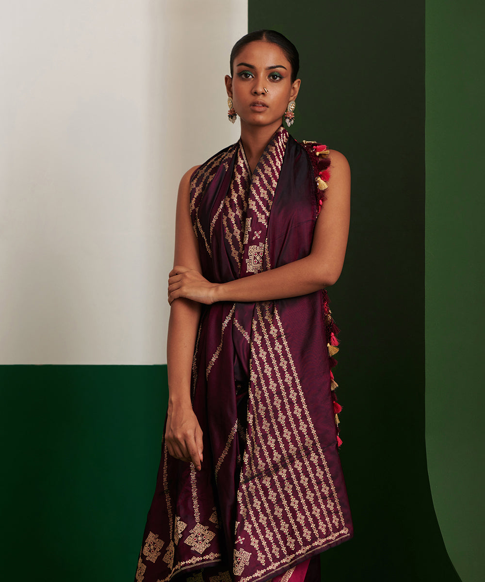 Dark_Wine_Handloom_Mashroo_Silk_Banarasi_Saree_With_Zari_Stripes_WeaverStory_01
