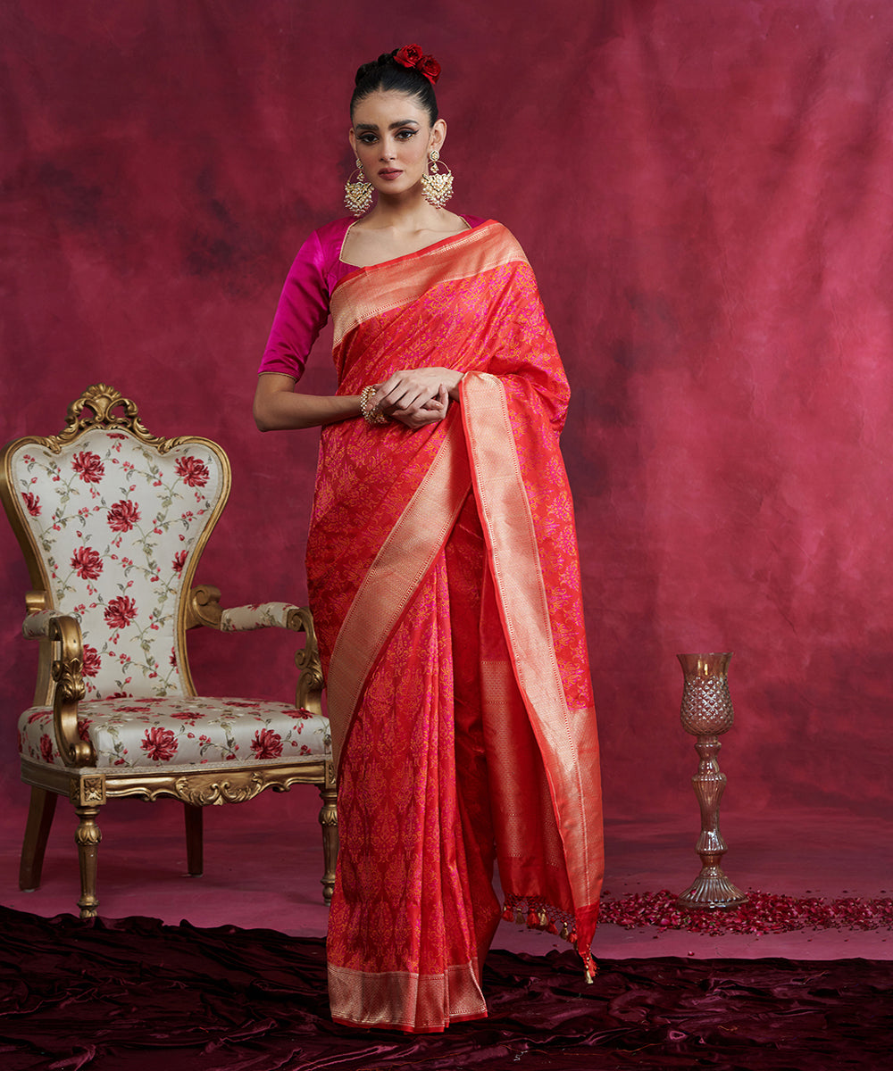 Handloom_Red_And_Orange_Pure_Katan_Silk_Tanchoi_Banarsi_Saree_With_Mughal_Motifs_WeaverStory_02
