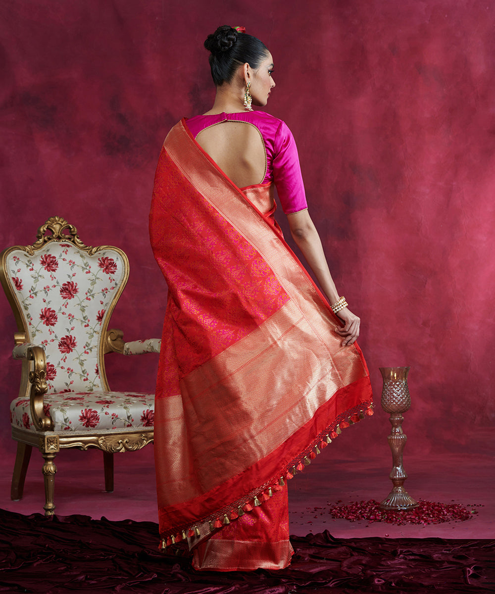 Handloom_Red_And_Orange_Pure_Katan_Silk_Tanchoi_Banarsi_Saree_With_Mughal_Motifs_WeaverStory_03