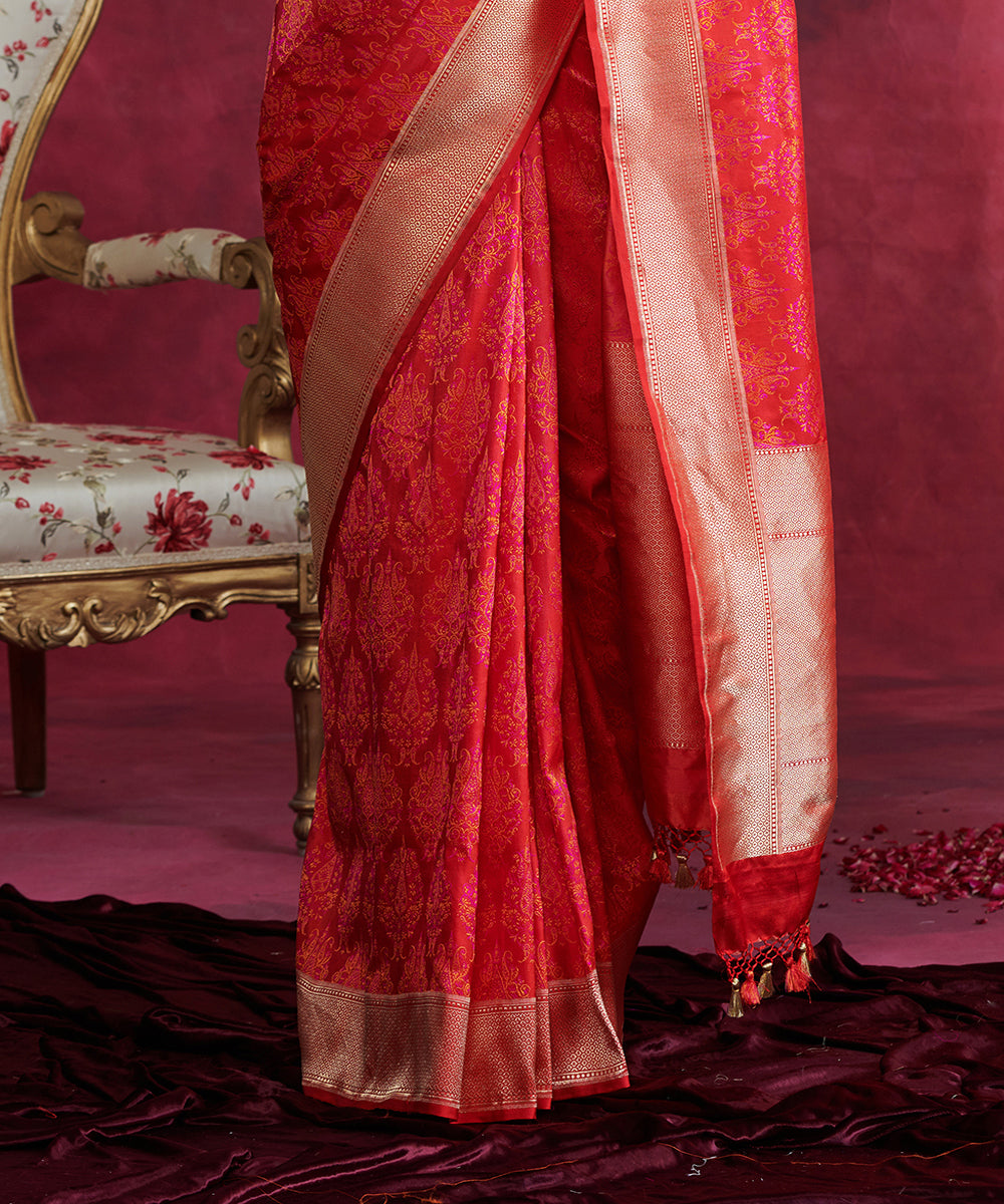 Handloom_Red_And_Orange_Pure_Katan_Silk_Tanchoi_Banarsi_Saree_With_Mughal_Motifs_WeaverStory_04