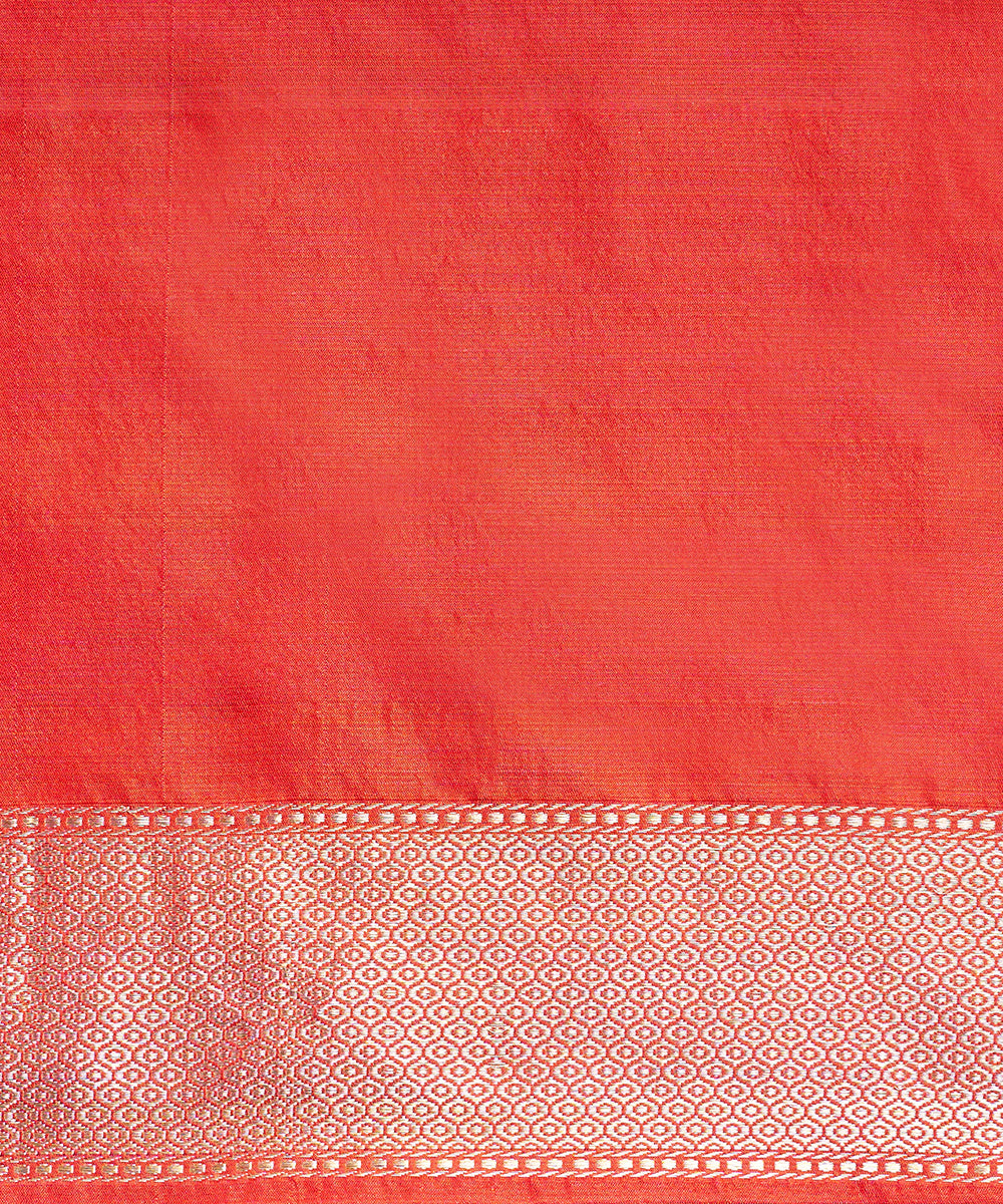 Handloom_Red_And_Orange_Pure_Katan_Silk_Tanchoi_Banarsi_Saree_With_Mughal_Motifs_WeaverStory_05