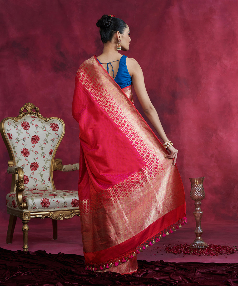 Pink_And_Magenta_Handloom_Pure_Katan_Silk_Tanchoi_Banarasi_Saree_With_Zari_Border_WeaverStory_03