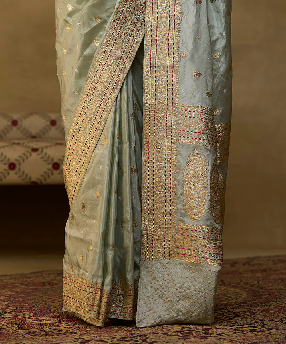 Handloom_Light_Blue_Pure_Katan_Tissue_Banarasi_Saree_With_Pink_Border_And_Pallu_WeaverStory_04