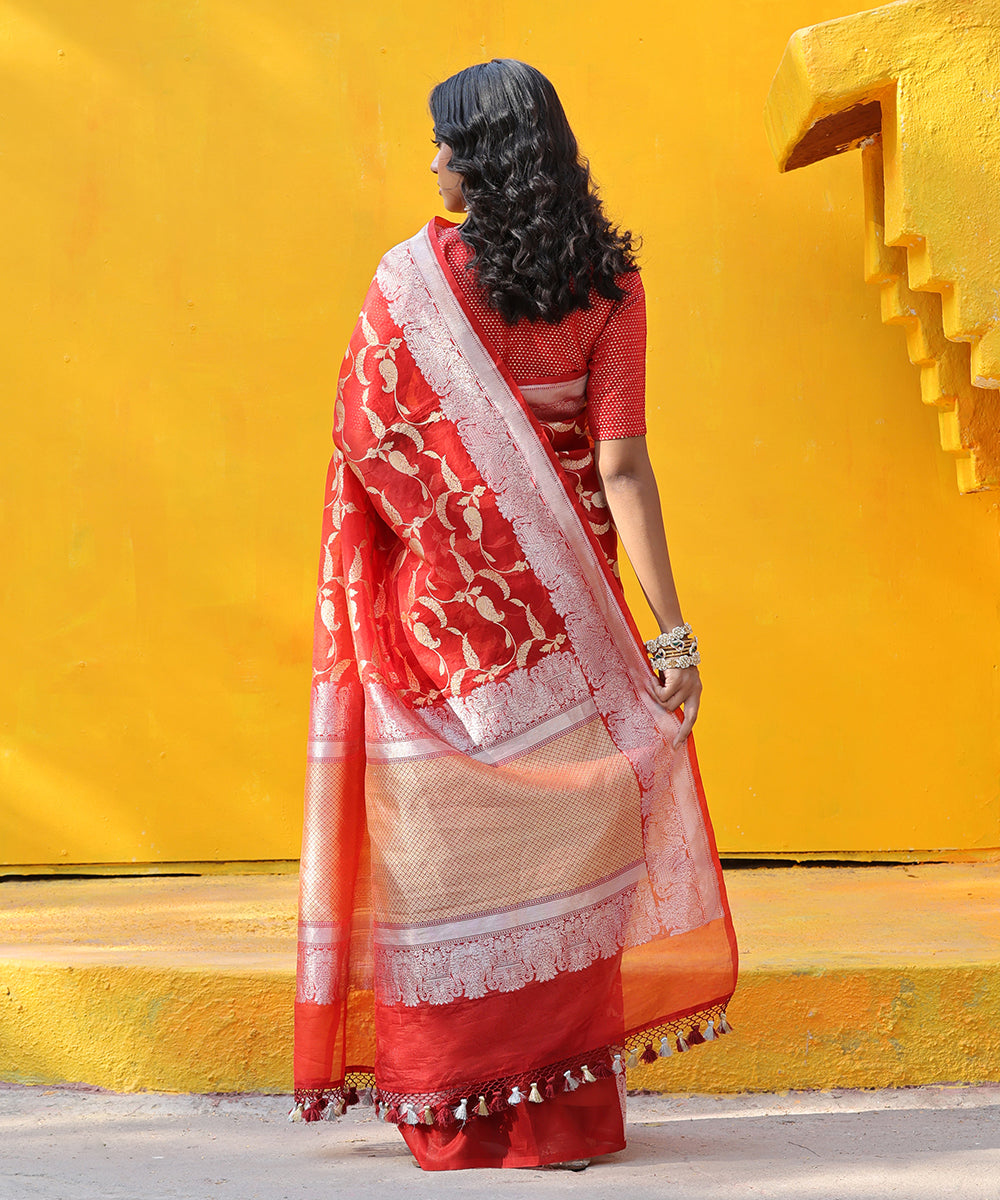 Red_Handloom_Pure_Kora_Silk_Banarasi_Saree_With_All_Over_Jaal_WeaverStory_03