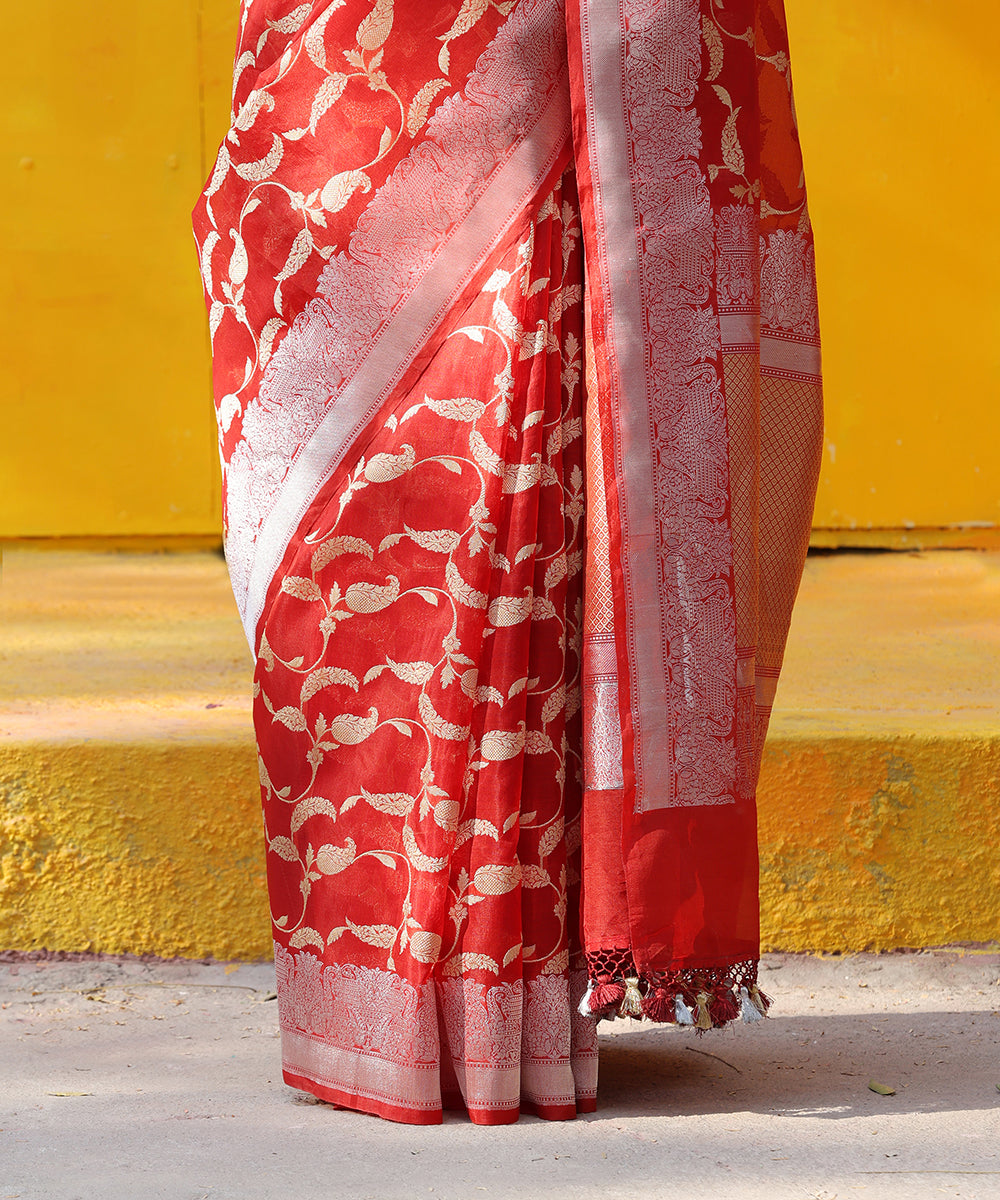 Red_Handloom_Pure_Kora_Silk_Banarasi_Saree_With_All_Over_Jaal_WeaverStory_04