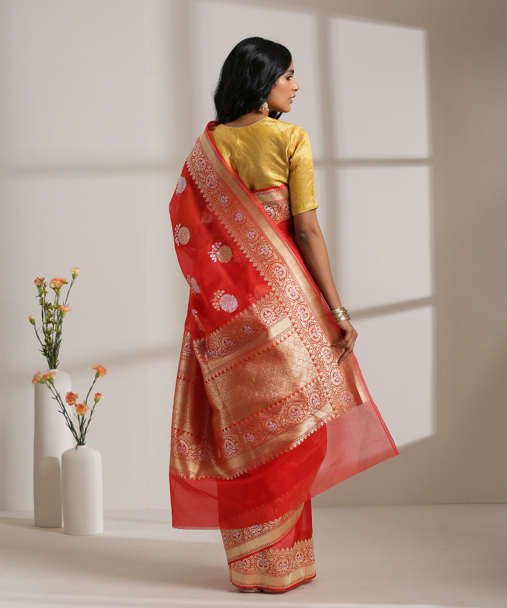 Handloom_Red_Kora_Silk_Banarasi_Saree_With_Floral_Kadhwa_Booti_WeaverStory_03