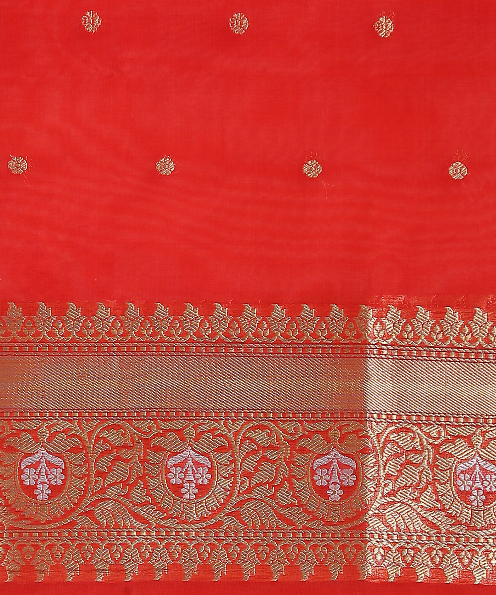 Handloom_Red_Kora_Silk_Banarasi_Saree_With_Floral_Kadhwa_Booti_WeaverStory_05