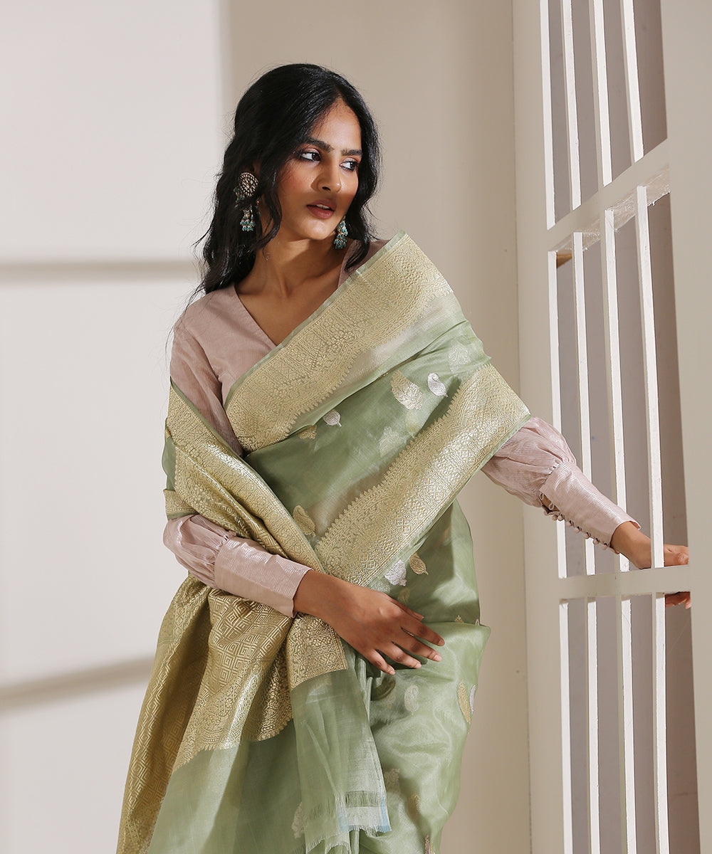 Handloom_Green_Kora_Silk_Banarasi_Saree_With_Paisley_Kadhwa_Booti_WeaverStory_01