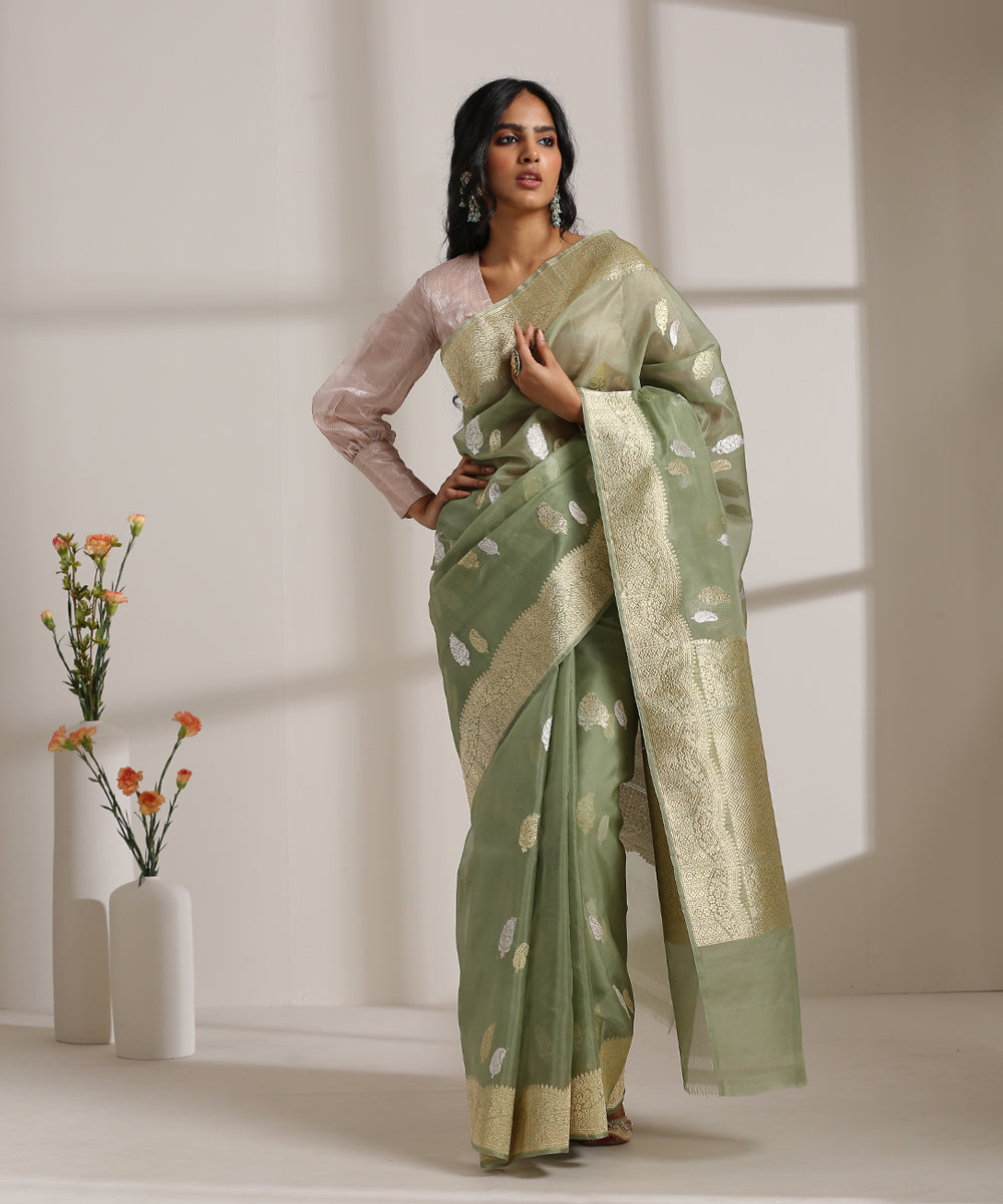 Handloom_Green_Kora_Silk_Banarasi_Saree_With_Paisley_Kadhwa_Booti_WeaverStory_02