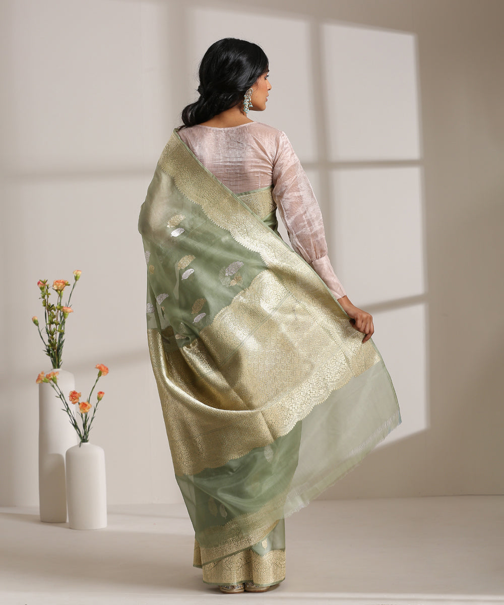 Handloom_Green_Kora_Silk_Banarasi_Saree_With_Paisley_Kadhwa_Booti_WeaverStory_03