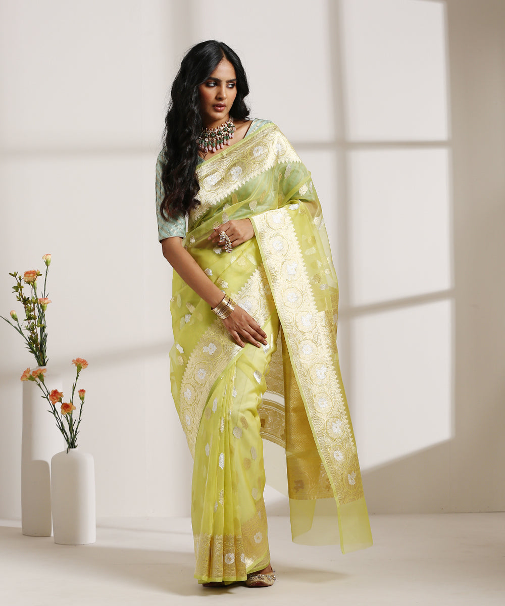 Lime_Green_Handloom_Kora_Silk_Banarasi_Saree_With_Kadhwa_Booti_And_Zari_Border_WeaverStory_02