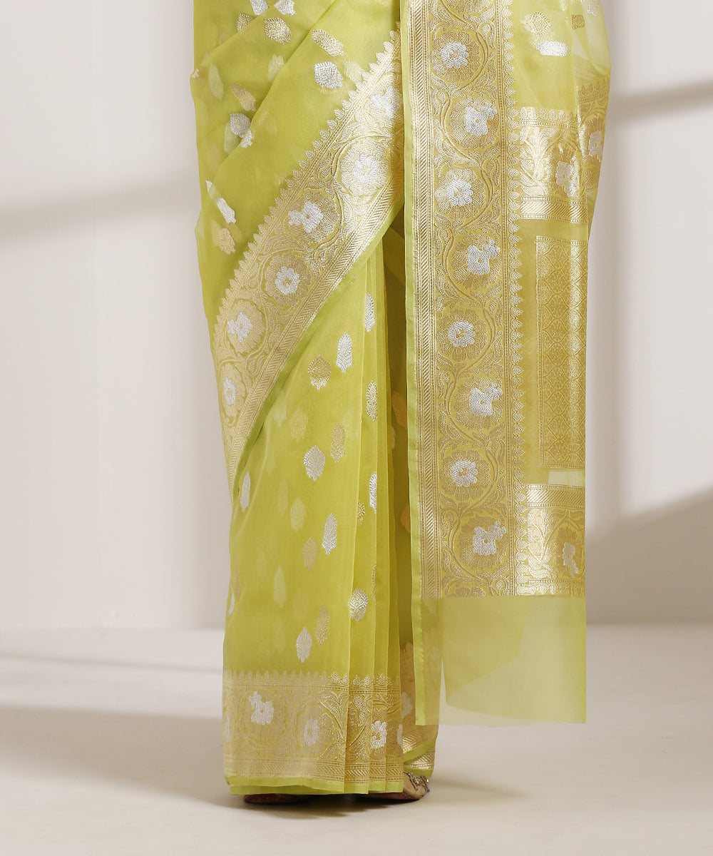 Lime_Green_Handloom_Kora_Silk_Banarasi_Saree_With_Kadhwa_Booti_And_Zari_Border_WeaverStory_04