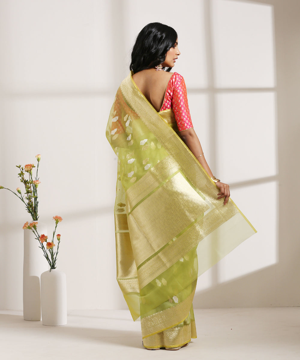 Handloom_Fresh_Green_Kora_Silk_Banarasi_Saree_With_Kadhwa_Booti_And_Zari_Border_WeaverStory_03