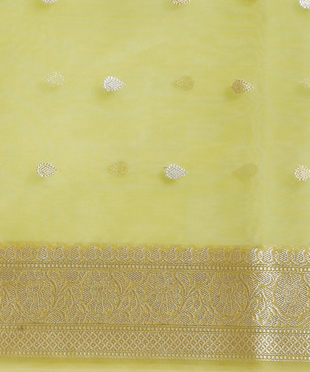 Handloom_Fresh_Green_Kora_Silk_Banarasi_Saree_With_Kadhwa_Booti_And_Zari_Border_WeaverStory_05