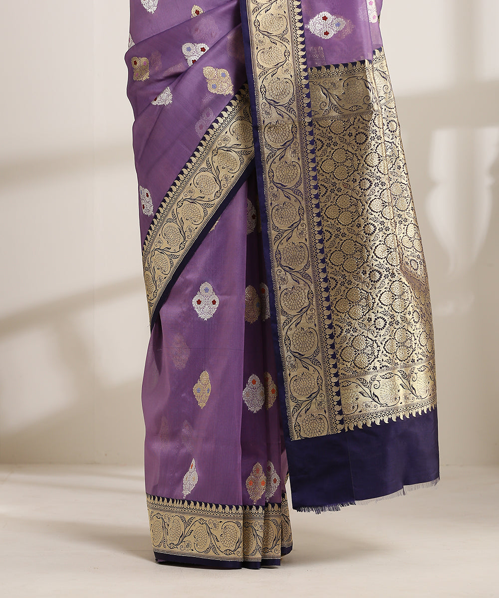 Handloom_Violet_Kora_Silk_Banarasi_Saree_With_Meenakari_Booti_And_Blue_Border_Pallu_WeaverStory_04