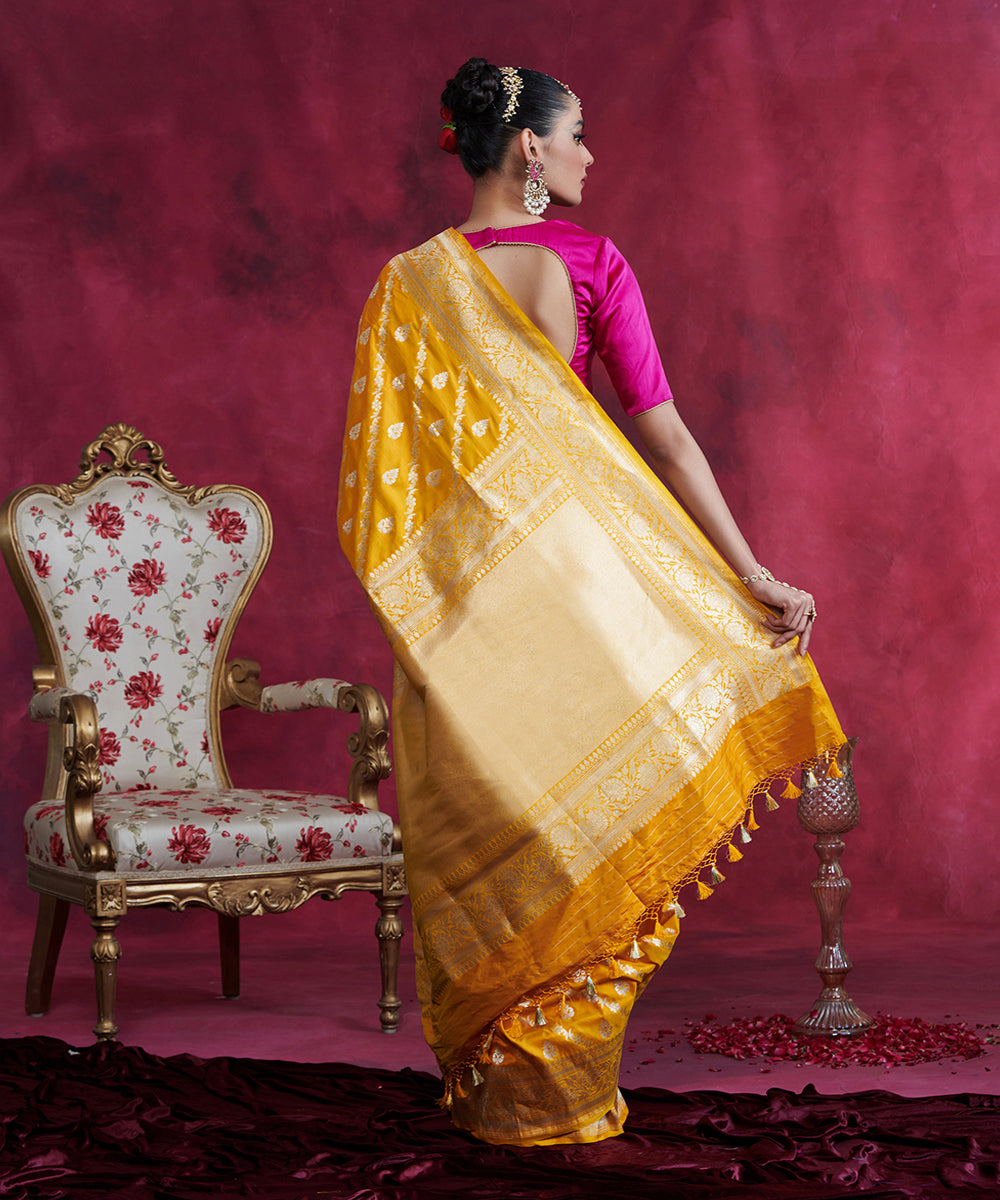 Handloom_Mustard_Pure_Katan_Silk_Pure_Katan_Silk_Banarasi_Jangla_WeaverStory_03