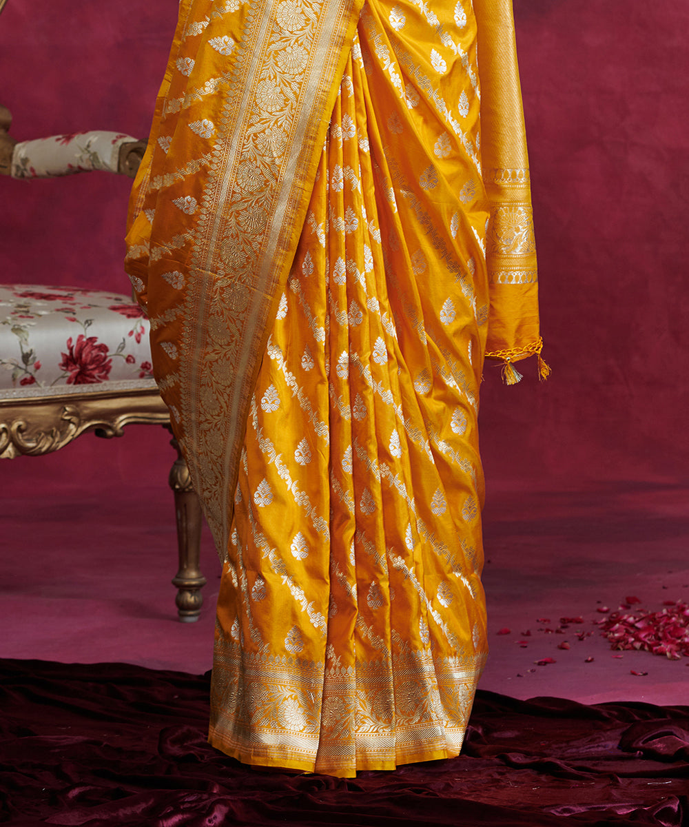 Handloom_Mustard_Pure_Katan_Silk_Pure_Katan_Silk_Banarasi_Jangla_WeaverStory_04