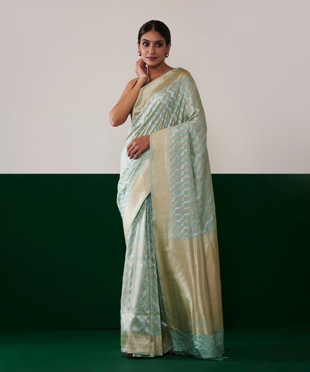Handloom_Powder_Blue_Pure_Katan_Silk_Banarasi_Saree_With_Sona_Rupa_Jaal_WeaverStory_02