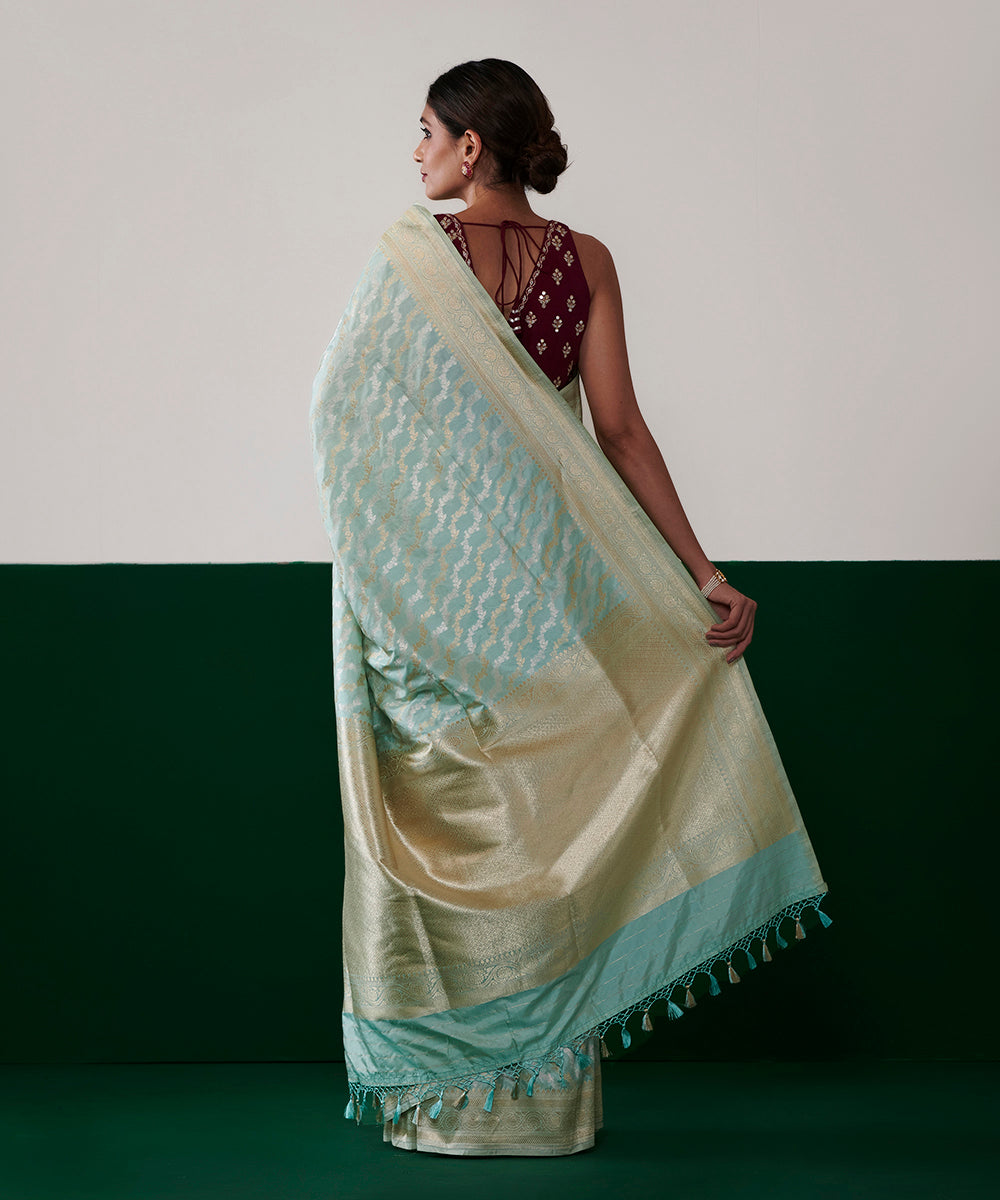 Handloom_Powder_Blue_Pure_Katan_Silk_Banarasi_Saree_With_Sona_Rupa_Jaal_WeaverStory_03