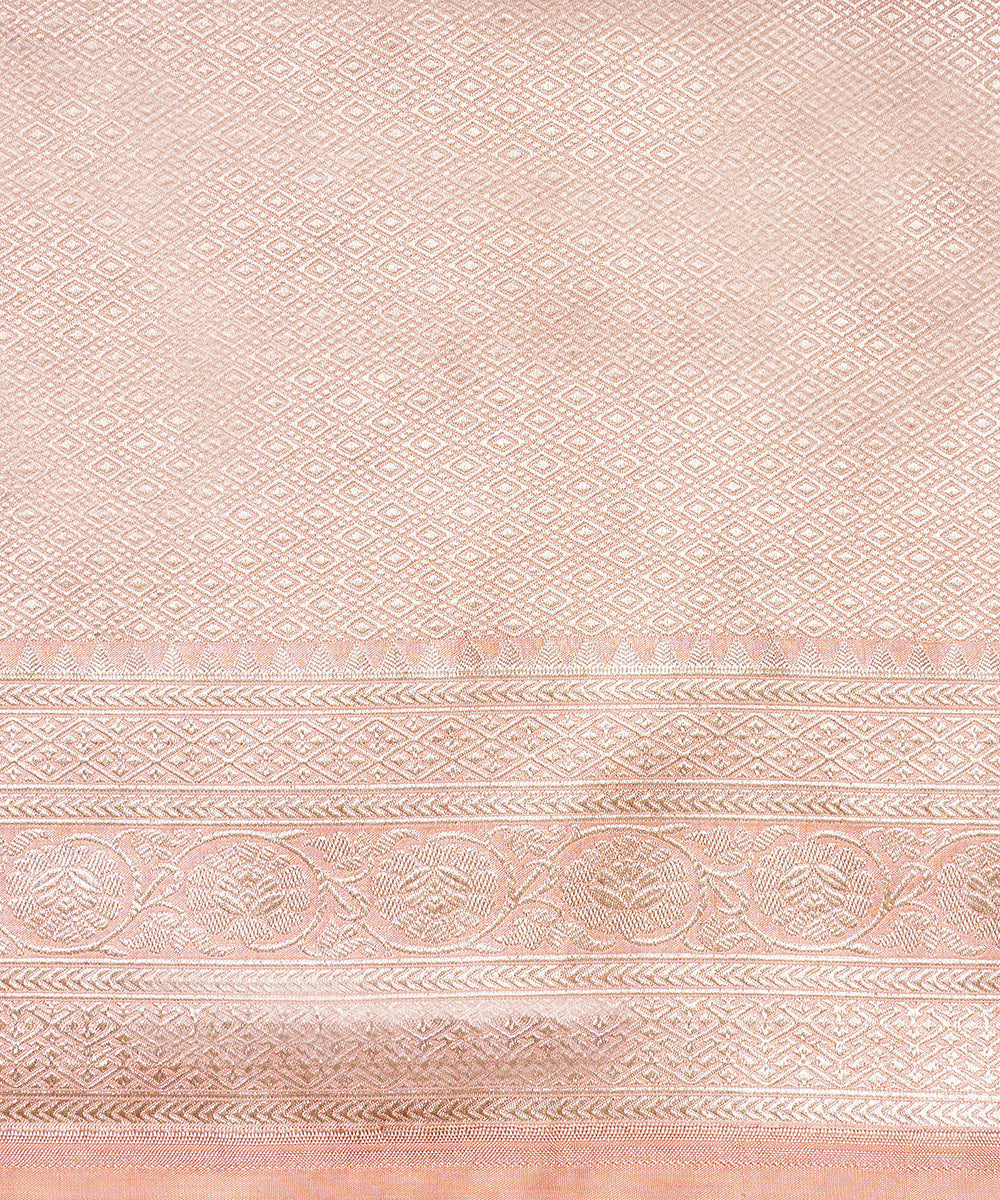 Light_Peach_Handloom_Pure_Katan_Silk_Banarasi_Jangla_Saree_With_Green_Meenakari_WeaverStory_05