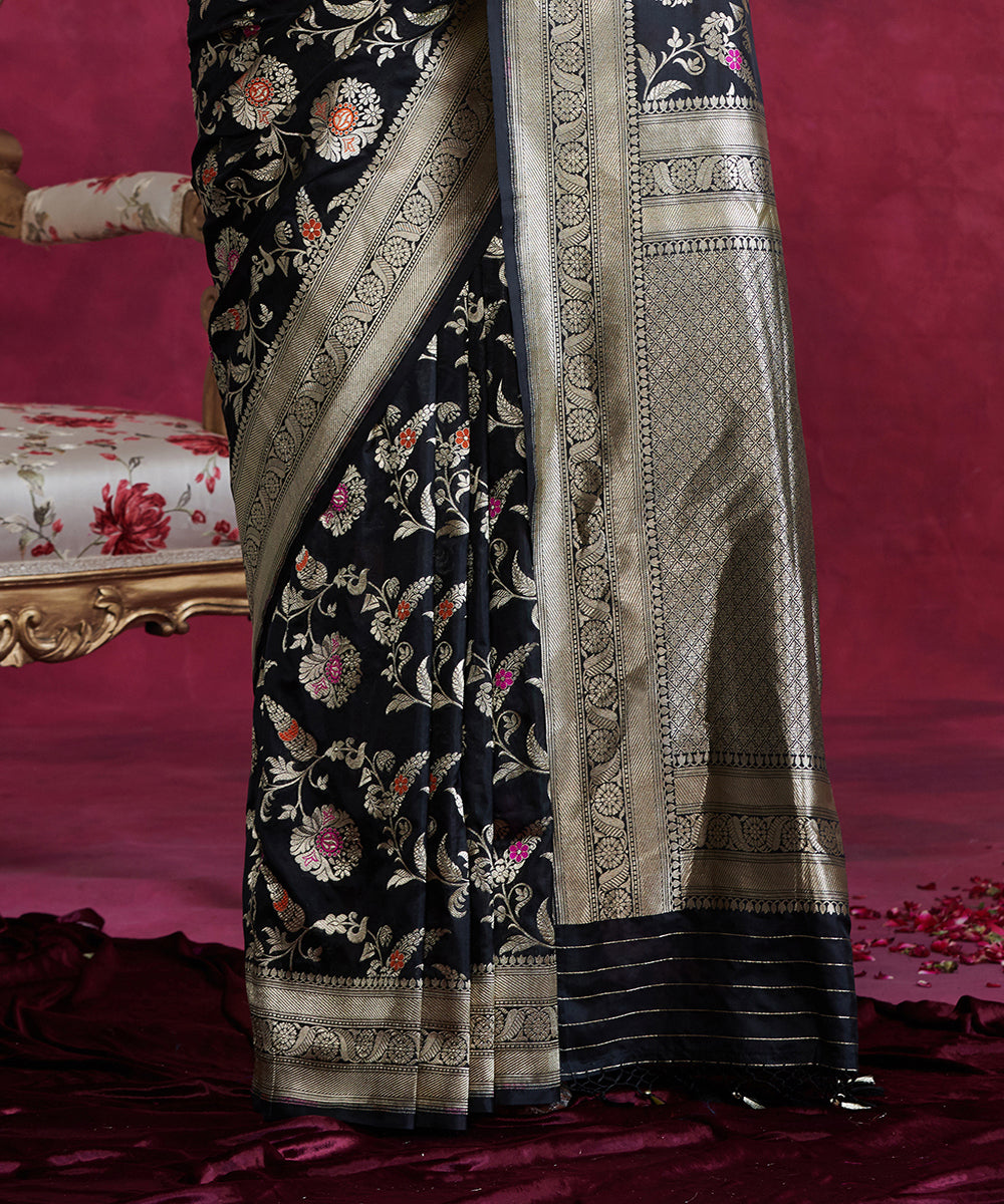 Handloom_Black_Pure_Katan_Silk_Banarasi_Saree_With_Meenakari_Sona_Rupa_Jaal_WeaverStory_04