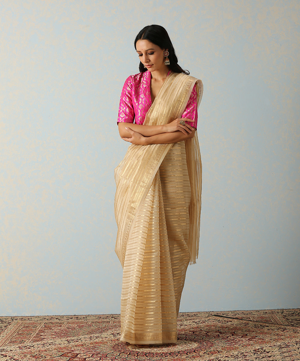 Handloom_Offwhite_Kora_Silk_Banarasi_Saree_With_Horizontal_Stripes_WeaverStory_02