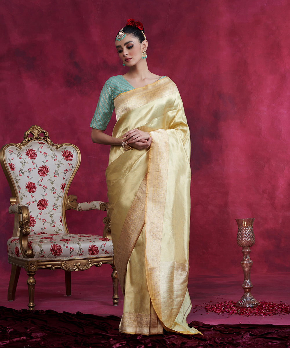 Gold_And_Mustard_Handloom_Kimkhab_Pure_Katan_Silk_Banarasi_Saree_With_Mustard_Border_WeaverStory_02