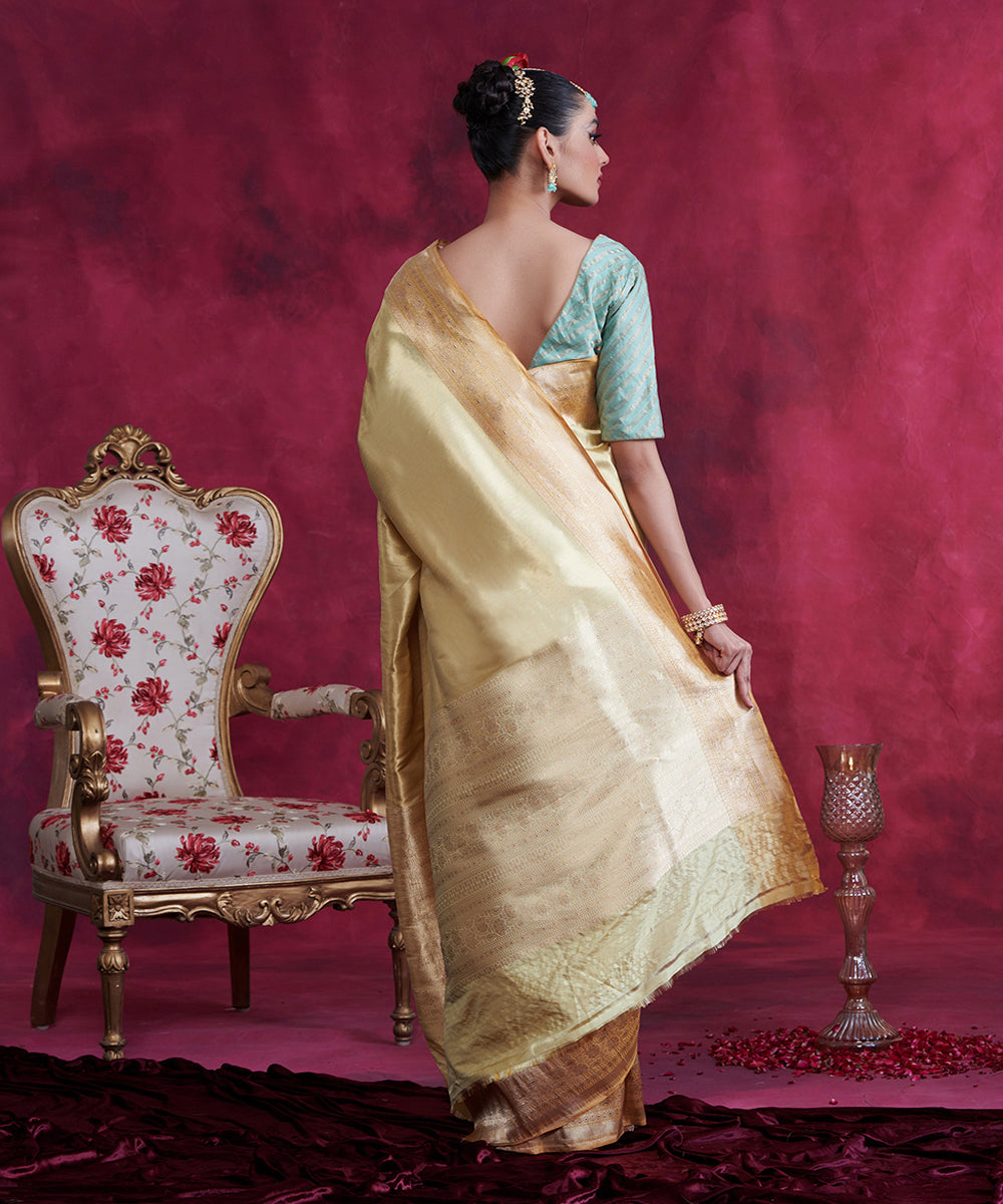 Gold_And_Mustard_Handloom_Kimkhab_Pure_Katan_Silk_Banarasi_Saree_With_Mustard_Border_WeaverStory_03