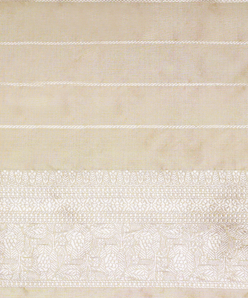 Gold_And_Mustard_Handloom_Kimkhab_Pure_Katan_Silk_Banarasi_Saree_With_Mustard_Border_WeaverStory_05