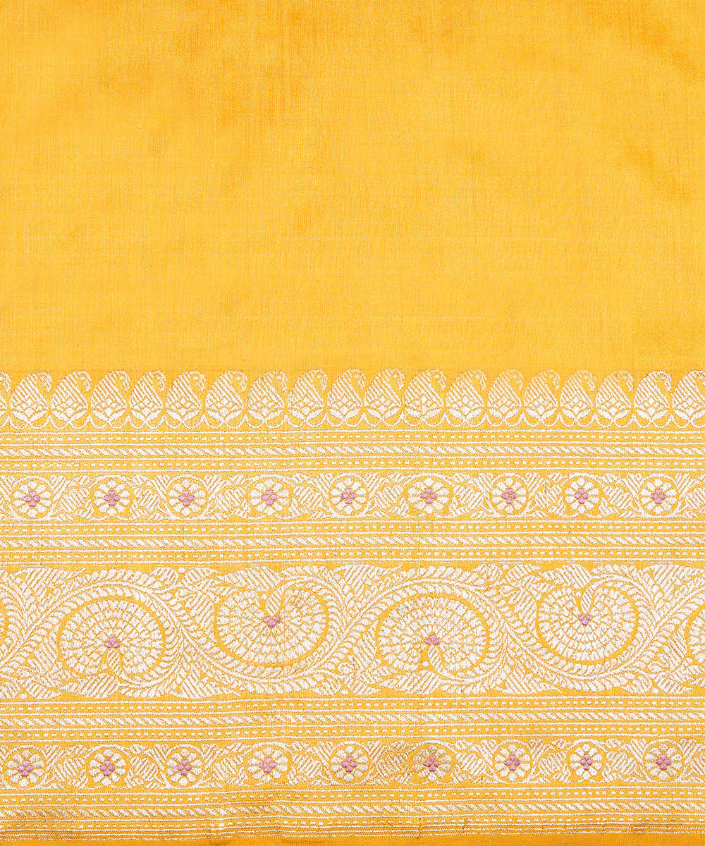 Handloom_Yellow_Pure_Katan_Silk_Banarasi_Saree_With_Broad_Kadhwa_Border_And_Meenakari_Booti_WeaverStory_05
